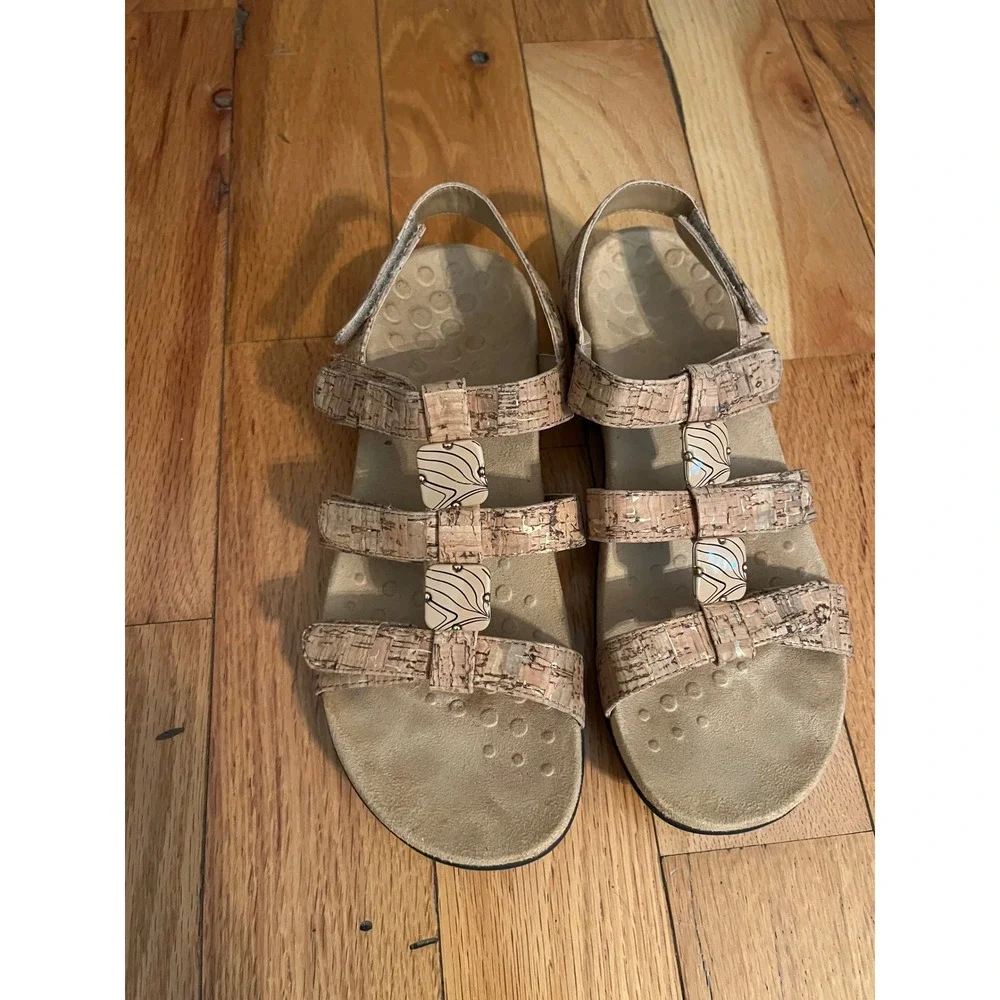 Women's Vionic Amber Adjustable Sandal Size 8